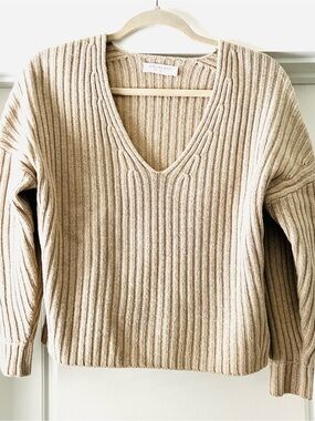 Like NEW Everlane Beige Ribbed V-Neck Wool Sweater